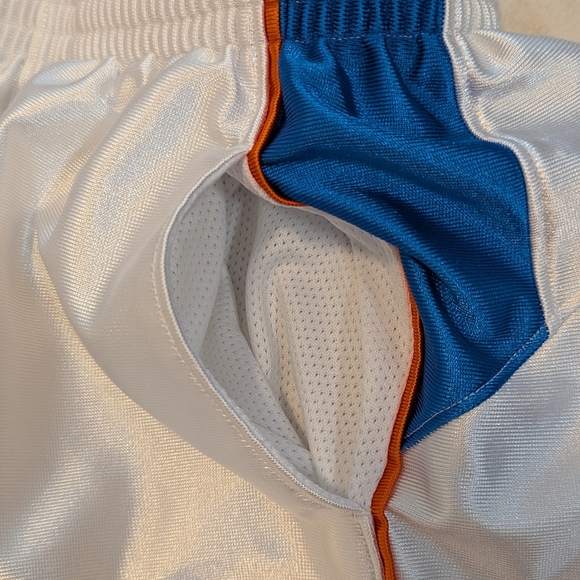 *LIKE NEW* Boys Under Armour shorts - Picture 4 of 4